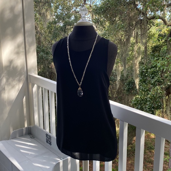 Vince Camuto Sleeveless Black Blouse Size Large in Beautiful Excellent Condition - Picture 10 of 16